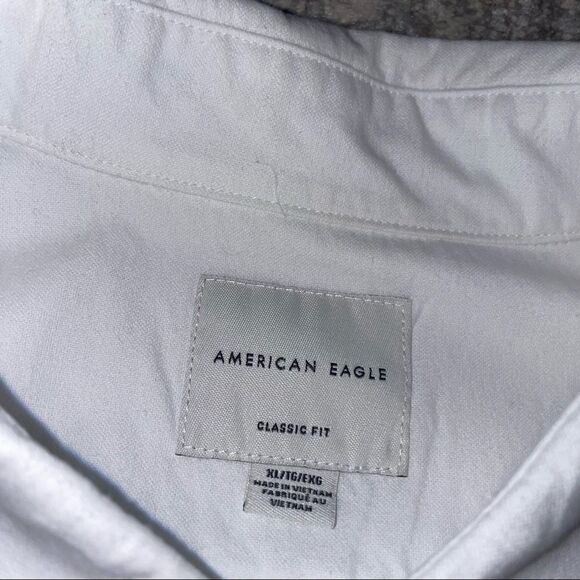 🚨 3 for $25 - AEO Classic Fit Button Down Shirt - Picture 4 of 9